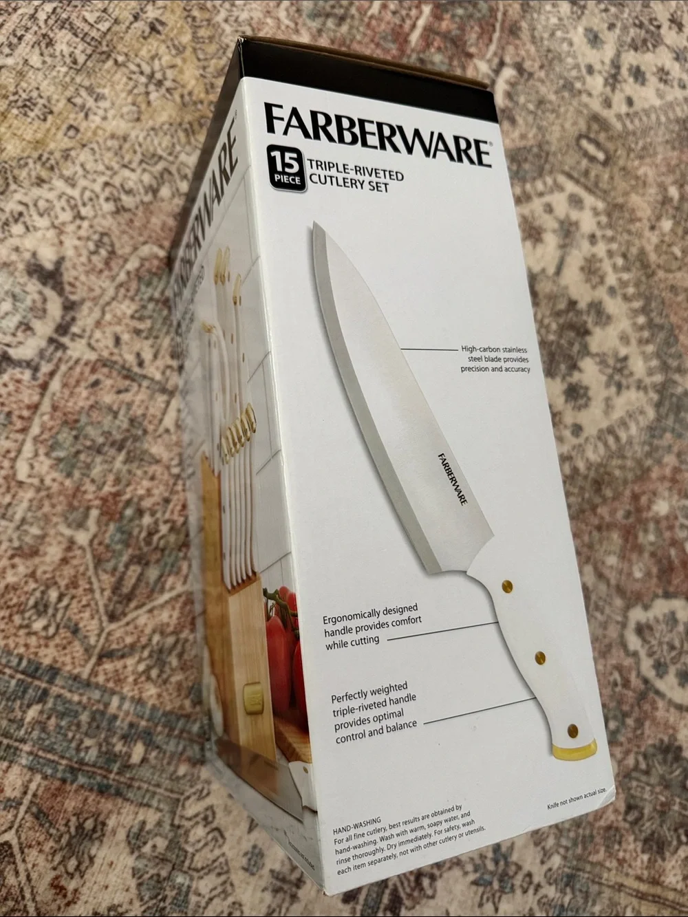 NWT Farberware 15 Piece Triple-Riveted Cutlery Set